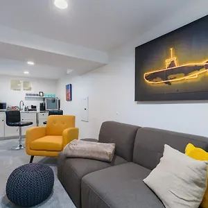 Sleek & Stylish Apt Steps From Bluebird Theater Apartment Denver