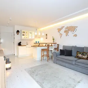Apartament Around The World